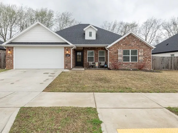 4035 E Riverdale Dr, Fayetteville, AR 72701
