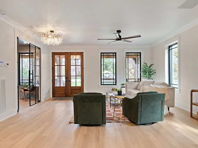 1240 Kenmore Pl — Photo 8