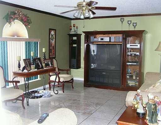 5th image of 427 Regal Downs Cir