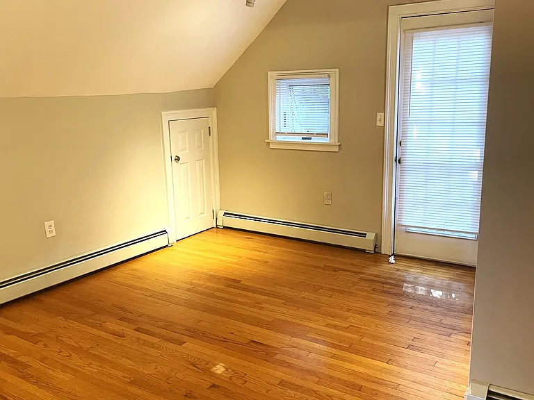 251 Whiting Ln #3 — Photo 5