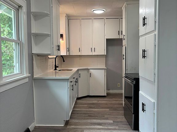 2nd image of 5825 Euclid Ave
