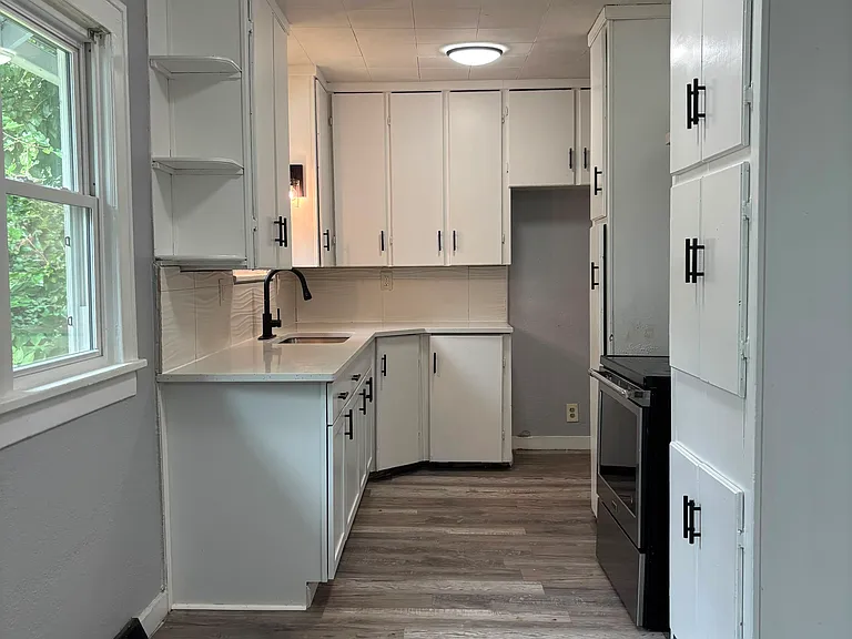 5825 Euclid Ave — Photo 2