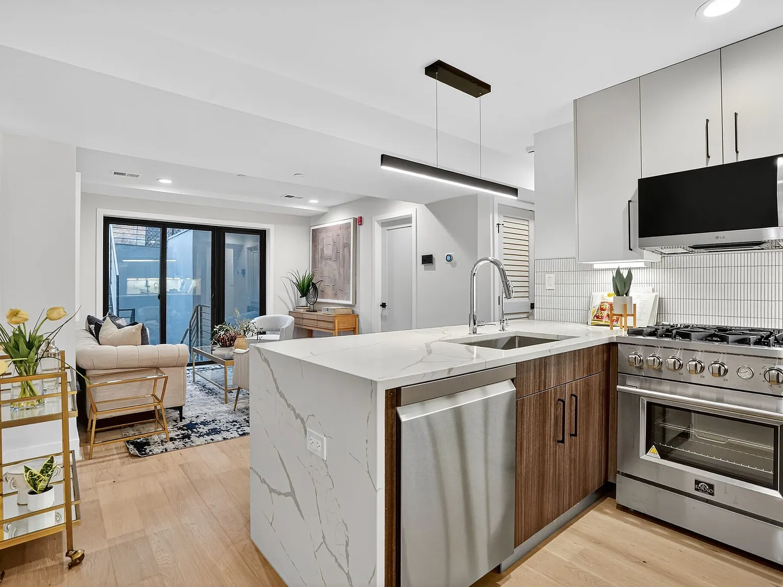 2 bed, 800 sqft, $3,200 — Photo 3