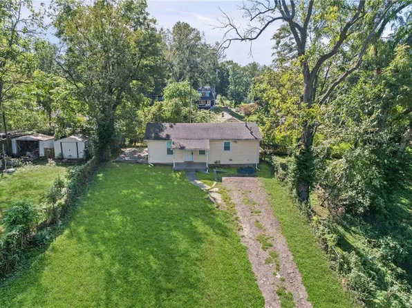 9513 E 14th St S, Independence, MO 64052