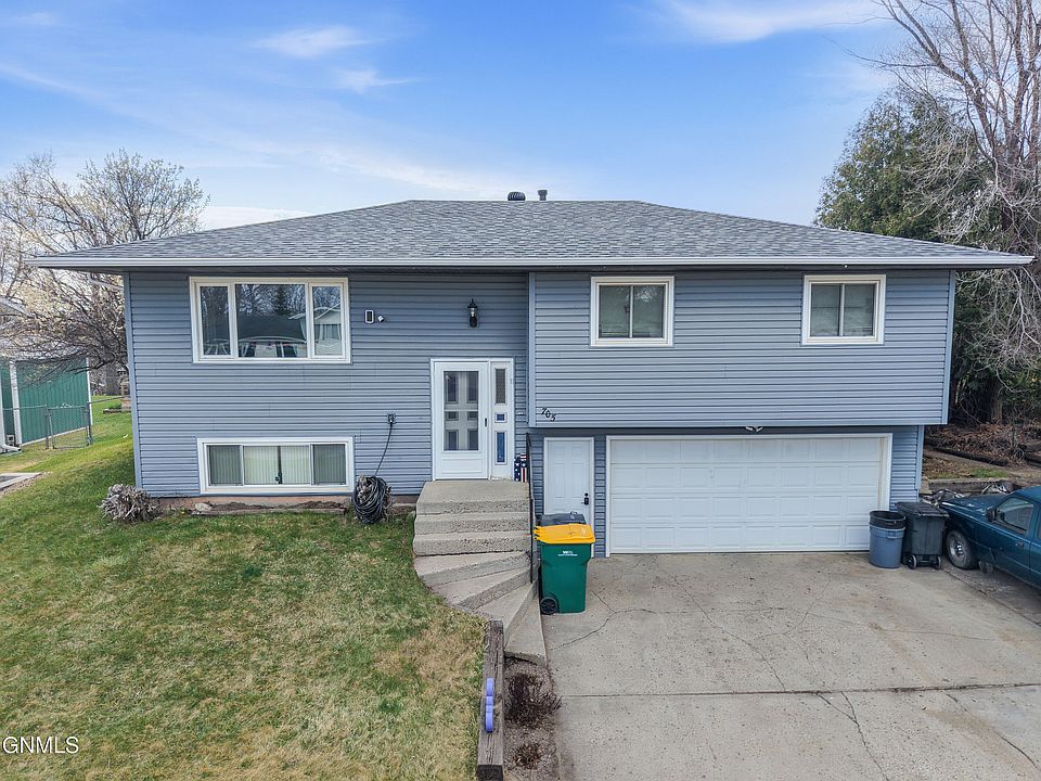 1st image of 705 16th Ave NW