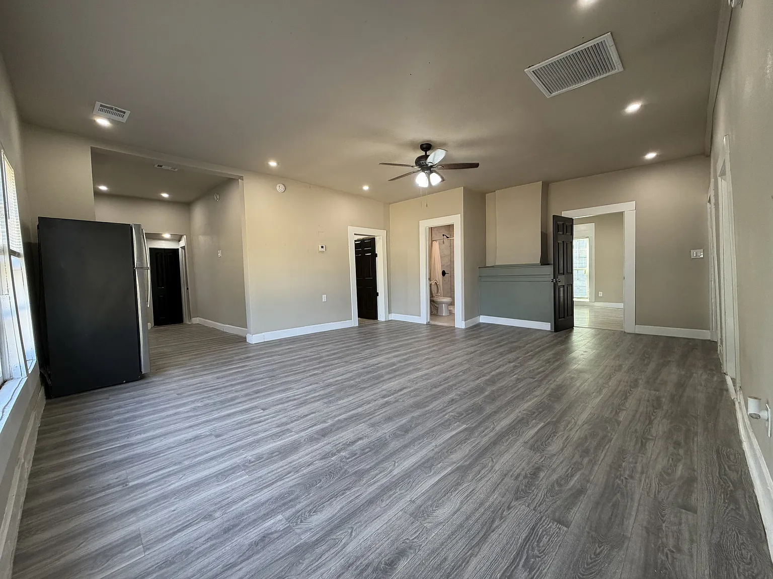 3 bed, 1446 sqft, $1,895 — Photo 2