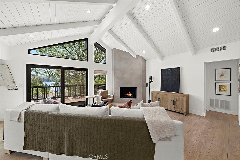 おさ 27561 N Bay Rd, Lake Arrowhead, CA 92352 | MLS #OC25231043 | Zillow