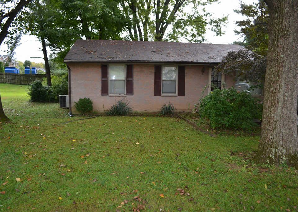 1st image of 805 Village Ln