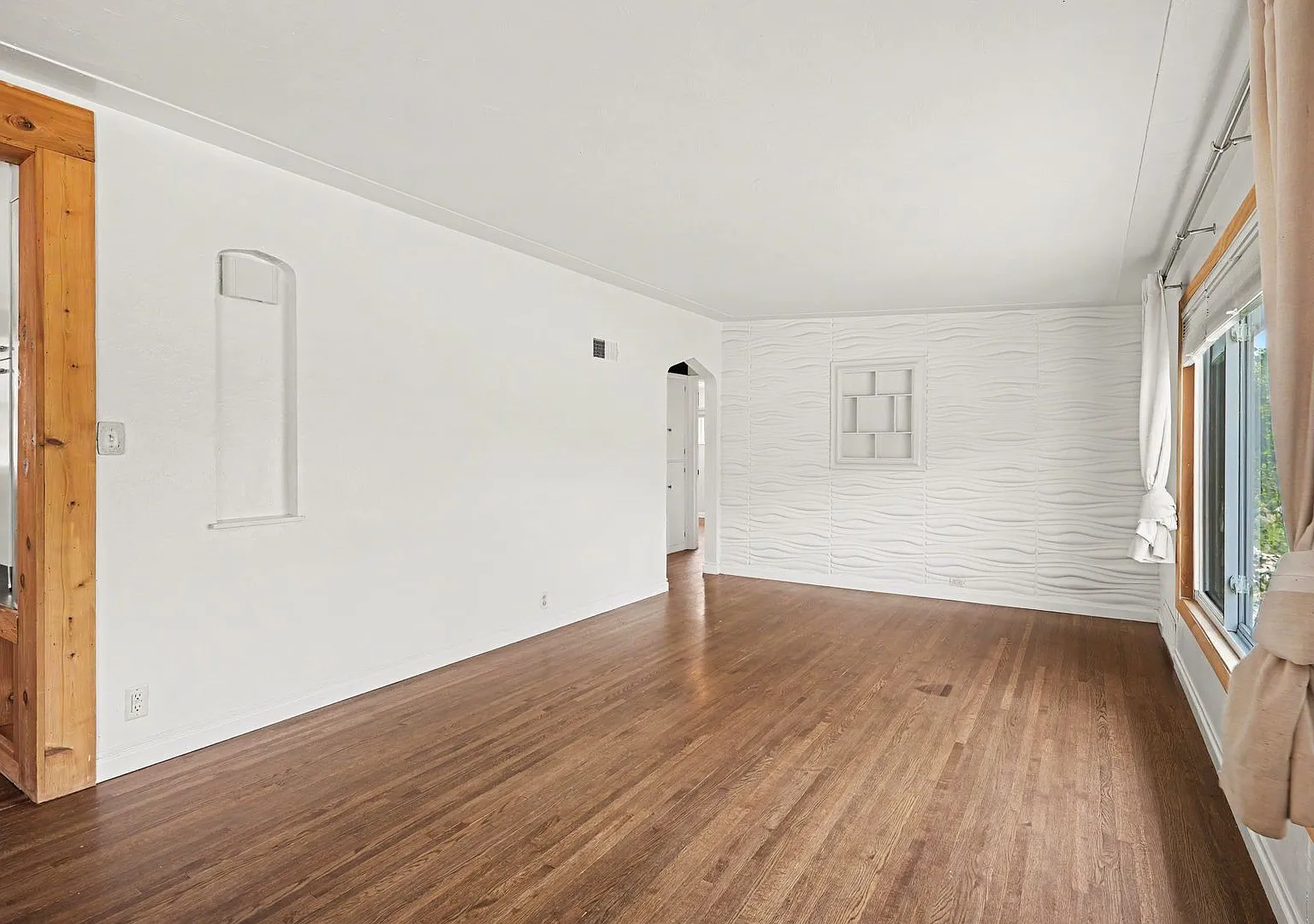 Spacious 3 Bed 2 Bath in the heart of Littleton — Photo 3