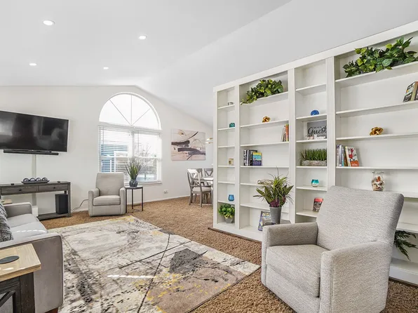 1201 Easton Dr #Id1285068p, Carol Stream, IL 60188