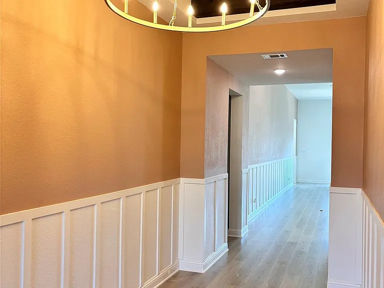 4611 Columbus Dr — Photo 3