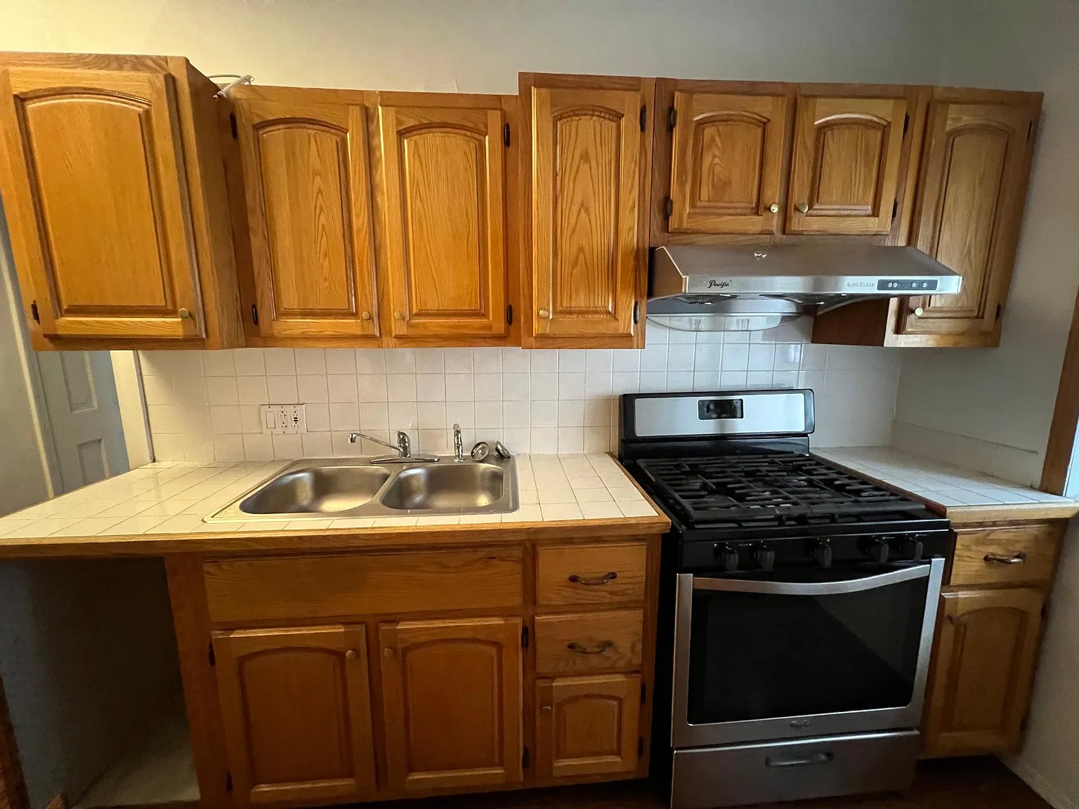 1 bed, 600 sqft, $1,900 — Photo 2