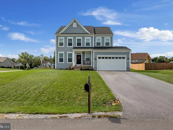 919 Calvert Cir, Bunker Hill, WV 25413