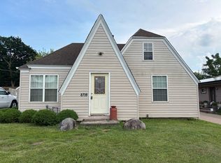 2715 W Ridgeland Ave, Waukegan, IL