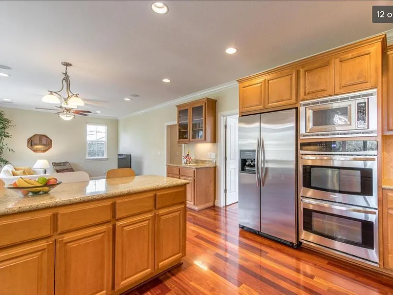 1087 Empey Way — Photo 3