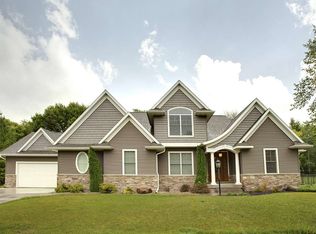 1207 Lakeview Dr, Cedar Falls, IA 50613