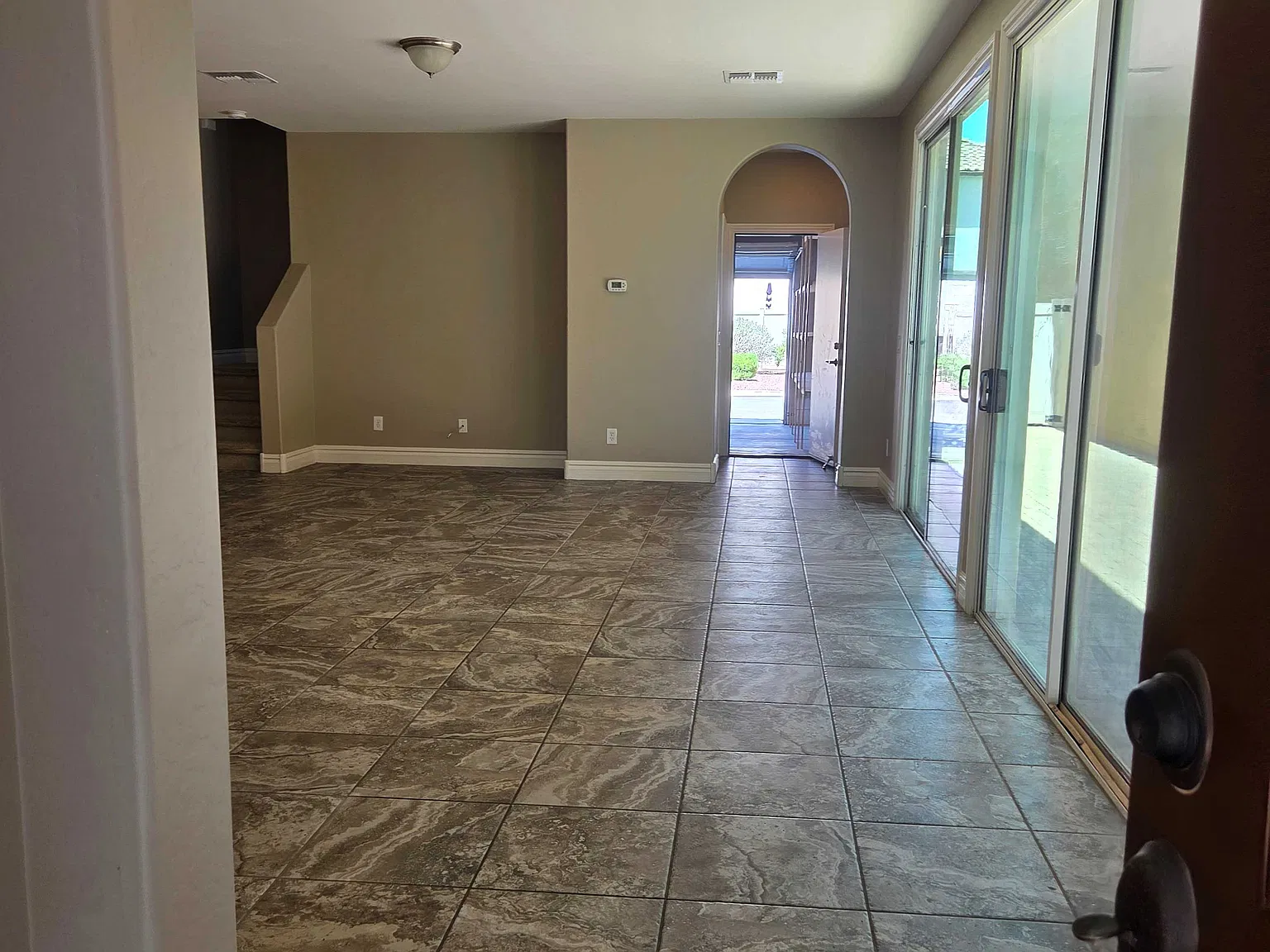 3 bed, 2.5 bath, 1961 sqft, $2,195 — Photo 2