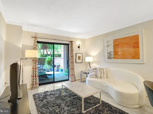 2111 Wisconsin Ave NW APT 108, Washington, DC 20007