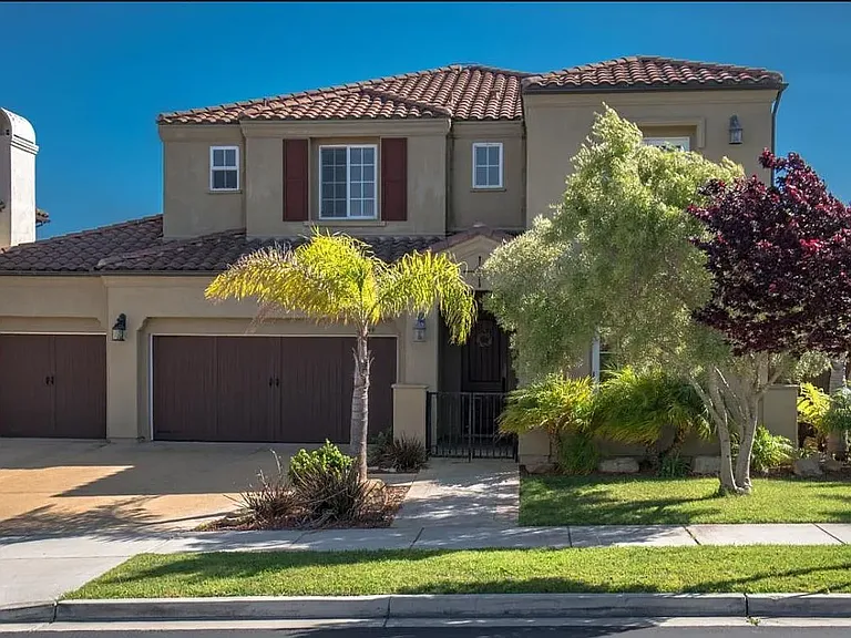549 Palomar Cir — Photo 1