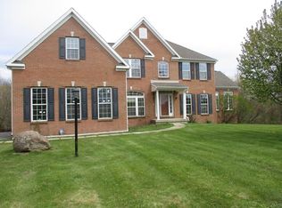 122 Raspberry Ln, Camillus, NY 13031