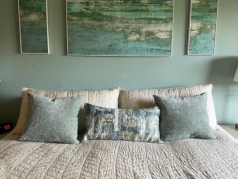 Beautiful ocean art.