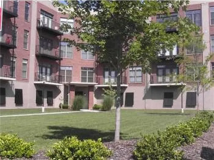 Community Courtyard - 817 3rd Ave N #209