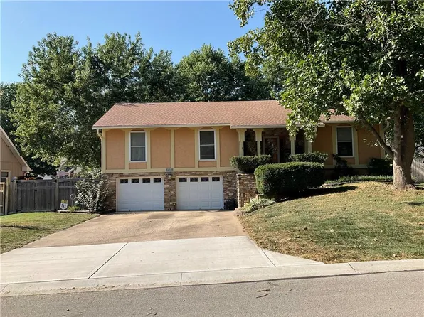 212 Hillcrest Rd, Belton, MO 64012
