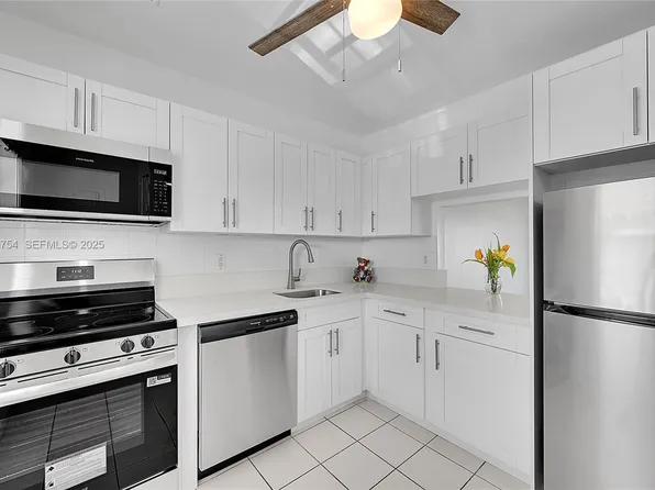 7305 NW 4th Pl APT 202, Pompano Beach, FL 33063