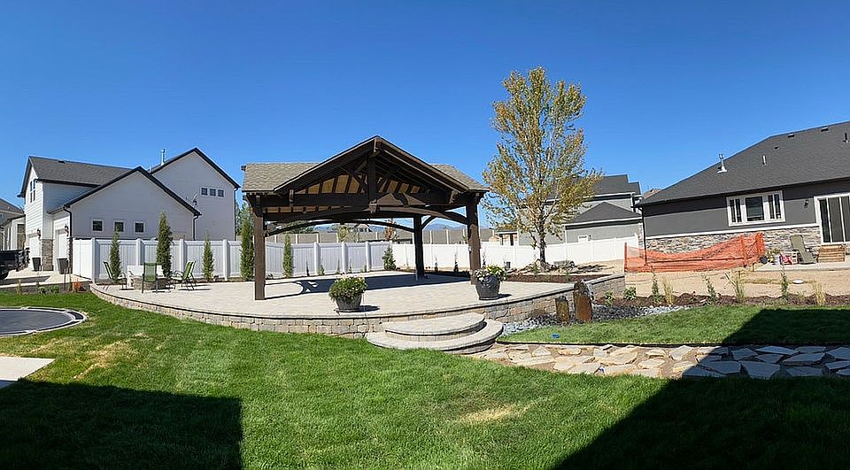 Outdoor pavilion and kitchen