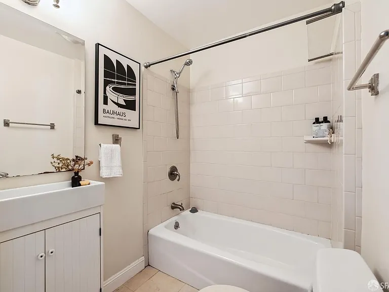 972 Oak St — Photo 3