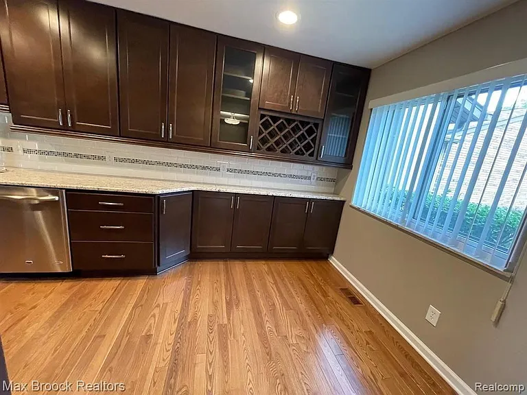 4585 Laurel Club Cir — Photo 5