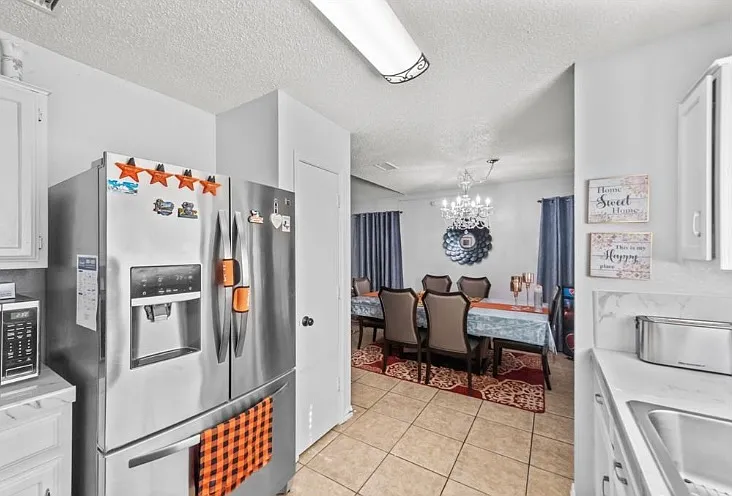 3 bed, 1354 sqft, $1,975 — Photo 3