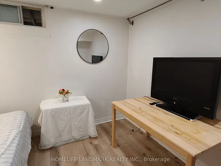 385 Marybay Cres #2 — Photo 1