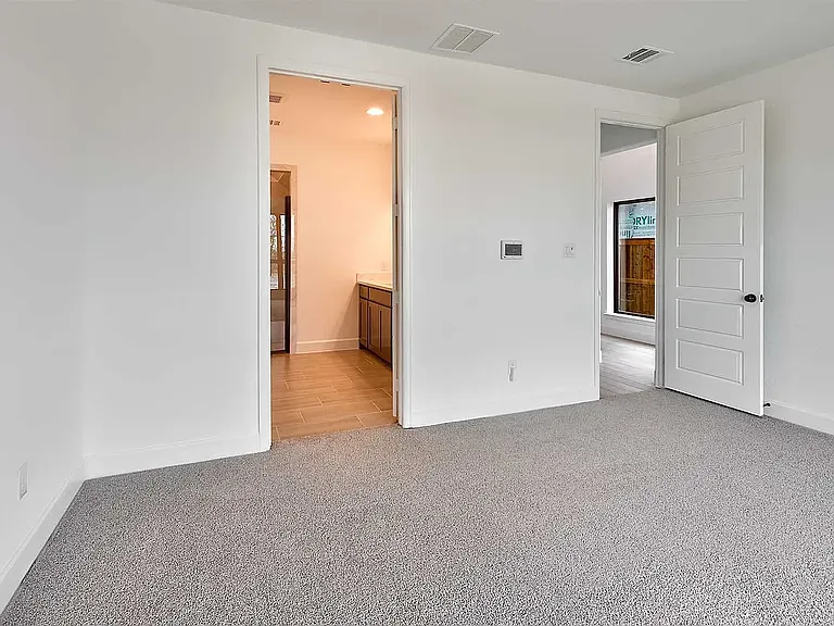 2124 Eastleigh Dr — Photo 18