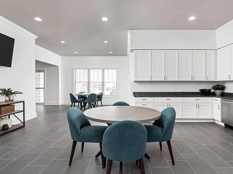 Union Club Apartments — Photo 31