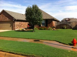 11109 SW 6th St, Yukon, OK 73099
