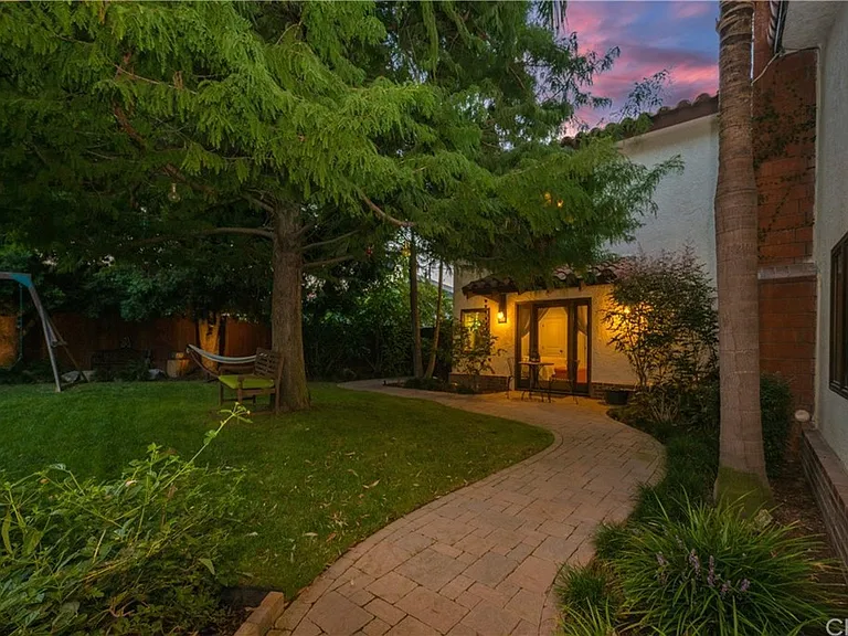 1337 Vuelta Grande Ave — Photo 18