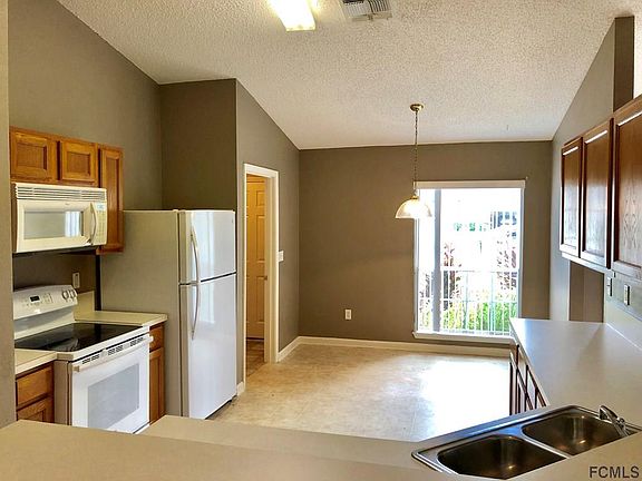 2nd image of 9 Lindberg Ln
