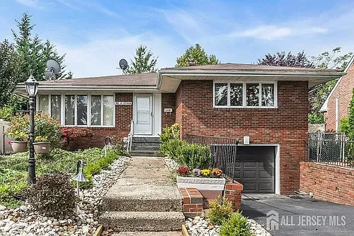 585 Noe Ave Photo 1