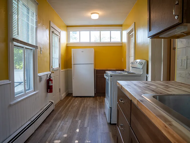 462 N Charlotte St #B — Photo 9