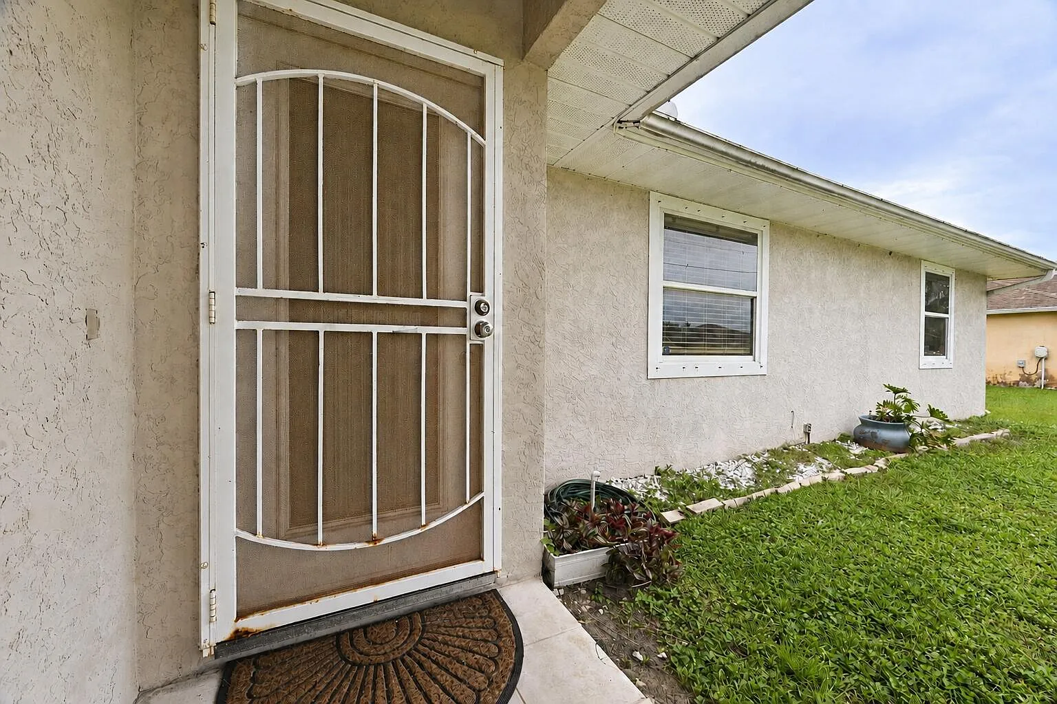 3 bed, 2.0 bath, 1392 sqft, $2,900 — Photo 3