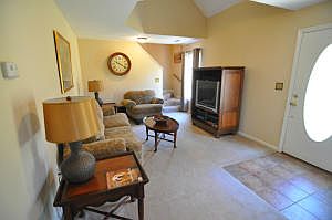 3rd image of 290 Cambridge Dr