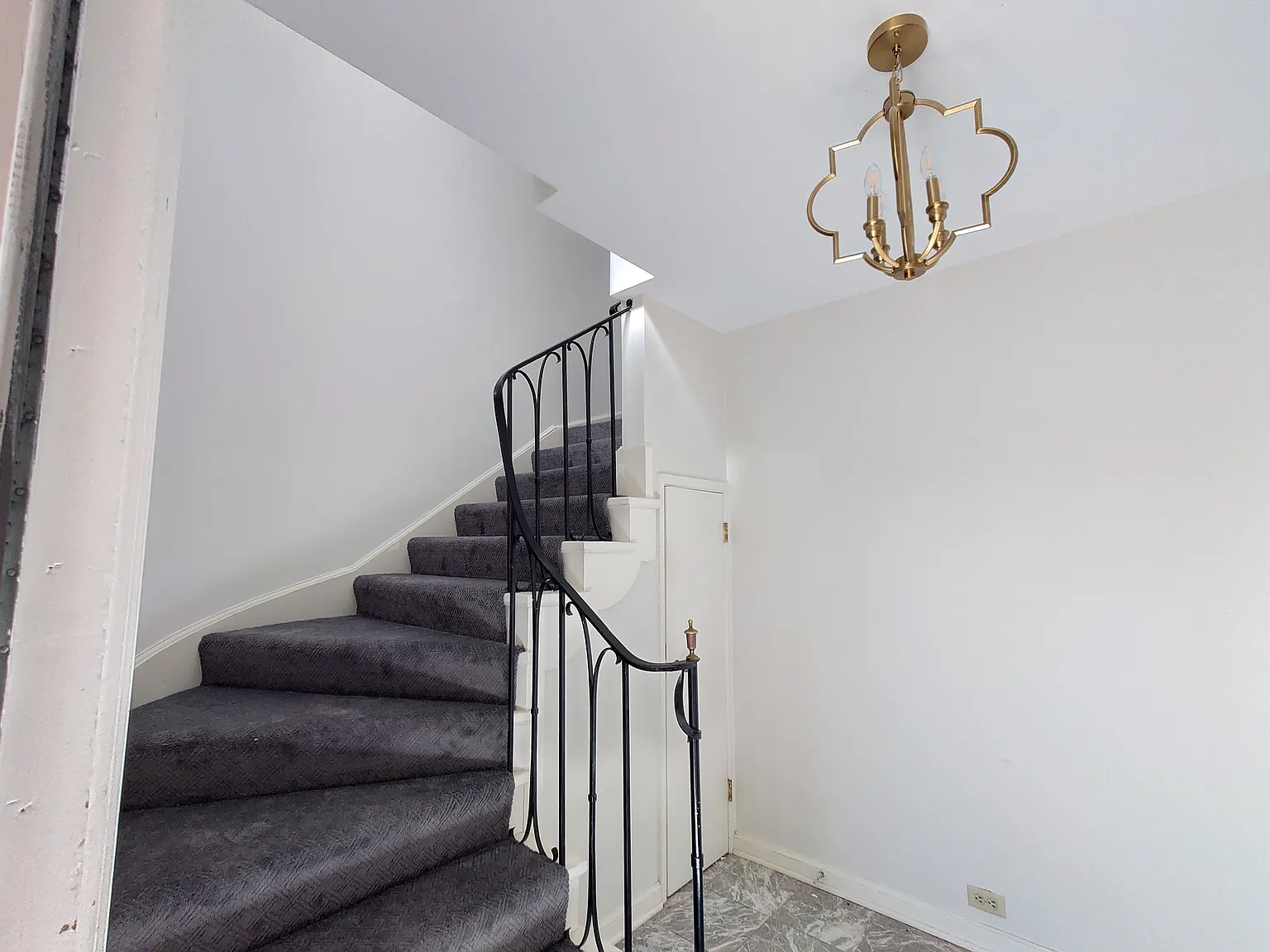 4 bed, 2849 sqft, $3,900 — Photo 2