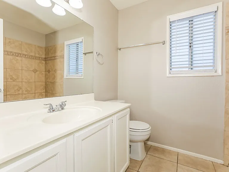 1915 S 39th St #7 — Photo 16