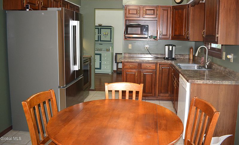 5th image of 38 Maple Drive