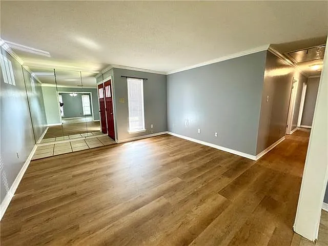 3 bed, 2.0 bath, 1700 sqft, $2,100 — Photo 2