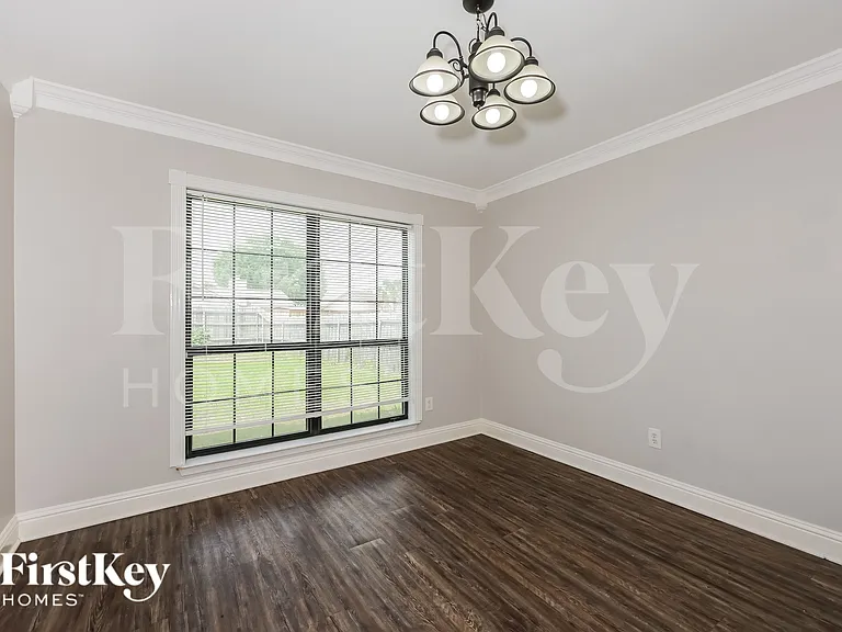 213 Ripplewood Dr — Photo 5