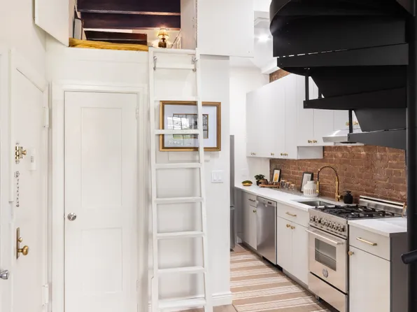 212 East 70th Street image 7 of 10