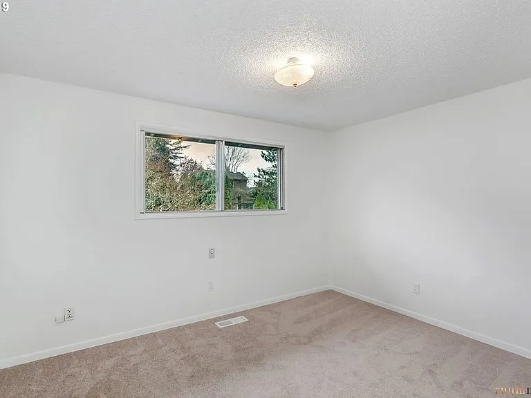8205 SW Laurel St — Photo 10