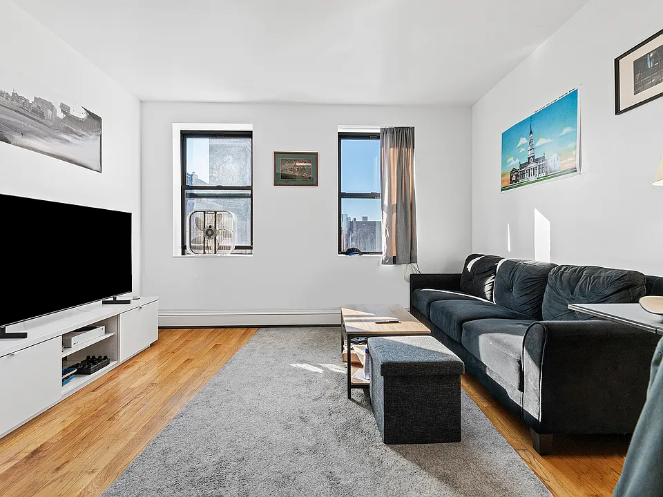 193 E 4th St #2R
